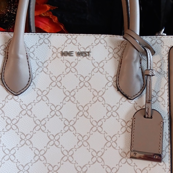 Nine West Med Size Handbag - Picture 2 of 11